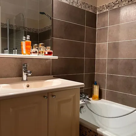 Luminous Belle Vue Apartment Levallois-Perret